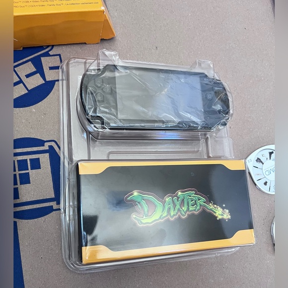 PSP Bundle in Box - Picture 7 of 16